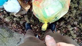 Kocalos - piscia sulla spazzatura