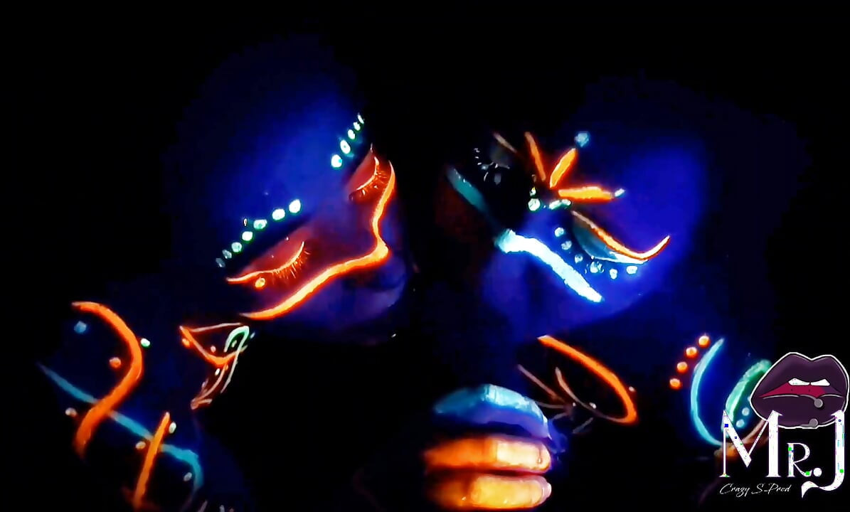 Σεξ και UV ζωγραφική με Nyx & Dmona