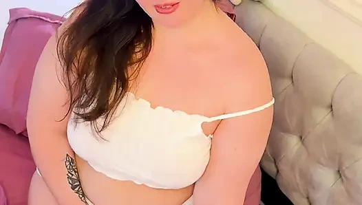 HOT NERDY PAWG COLLEGE GIRL INVITES YOU IN HER BED