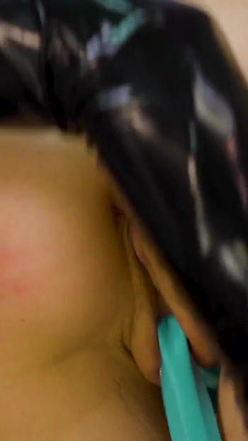 Tetovált latex hölgyek öklözése Gape, ANAL, prolapszus | Klip 1