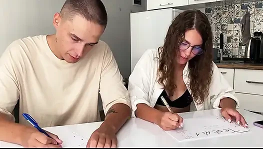 Setelah aku ngentot guruku yang seksi, aku akan belajar lebih baik