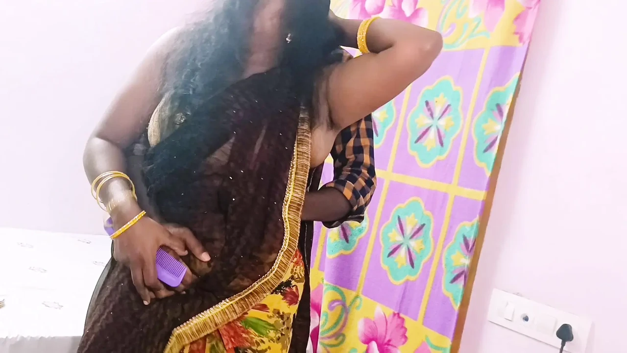 德西 Bhabi 操丈夫. 泰卢固肮脏的谈话.