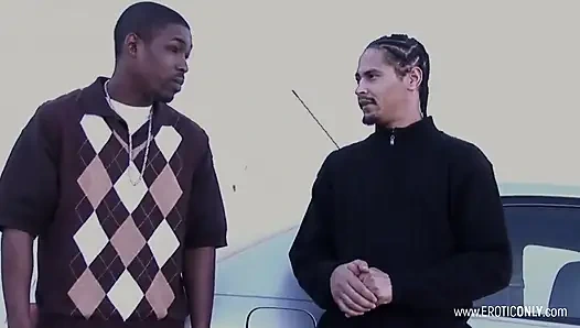 Девушки на их капоте