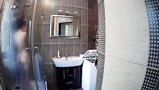 Heißes zierliches mädchen stella duscht