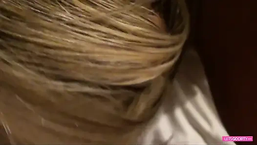 Nettes blondes teen fühlt, wie schwanz nach dem casting von ihrem jungen formt