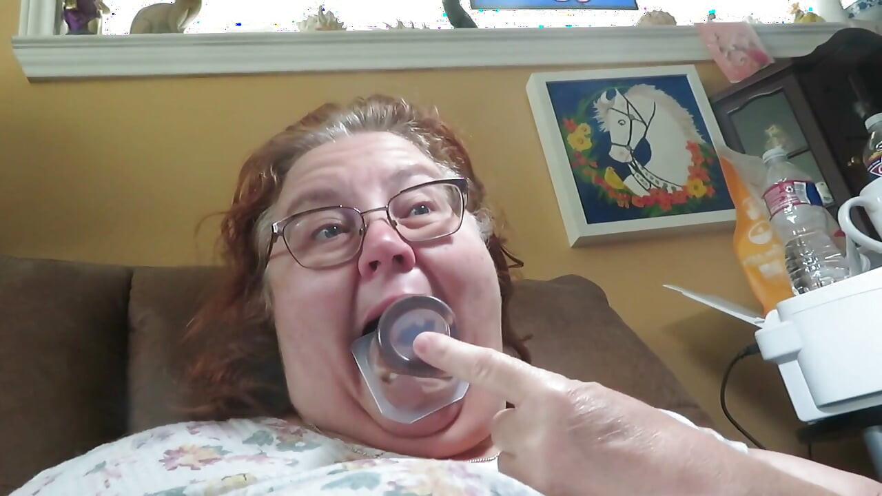 Lingându-mi ceașca de budincă pentru voi cei care vă hrănesc