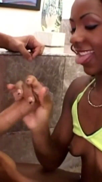 Des bites blanches dans des trous noirs sombres | Clip 1