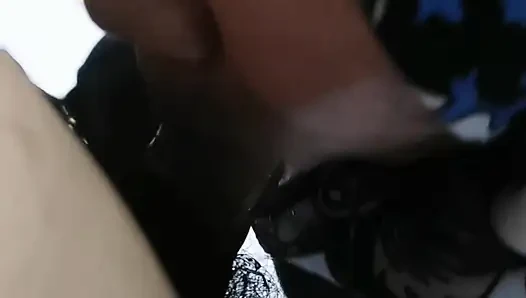 Девушку с фабрики потревожило красивое платье перед походом в ночной клуб.