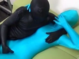 Legendado zentai japonês batendo os dedos até o orgasmo