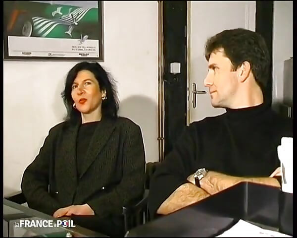 Ella lo disfruta cuando se sodomiza
