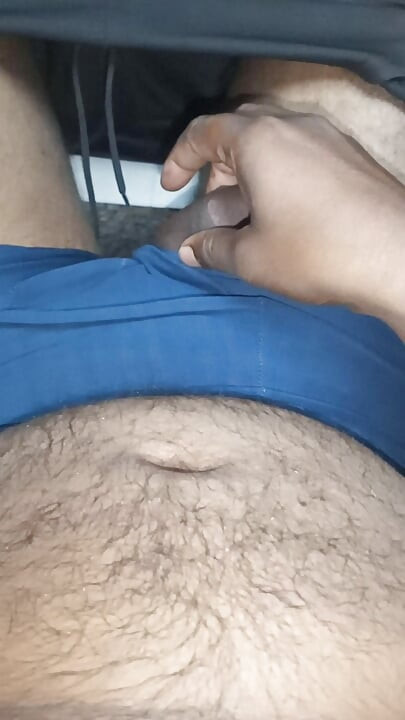 India tetona con besos gay chico al aire libre