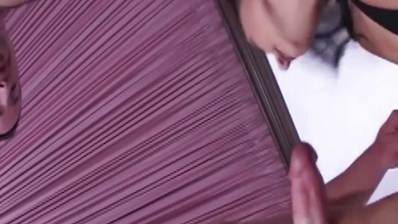 Geile brunette milf dubbel samen met kloppende pikken