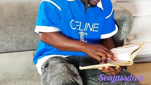 Ini kantorku, kamu bisa ngentot dia di sini biarin aku jadi saksimu