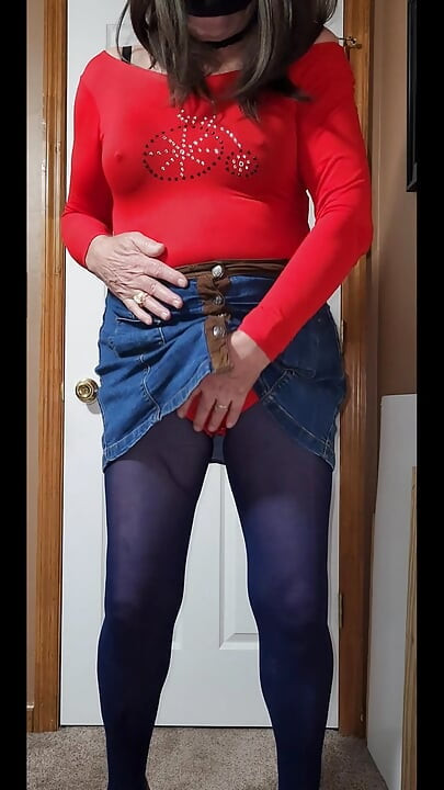 crossdress tease and cum on my pantyhose.