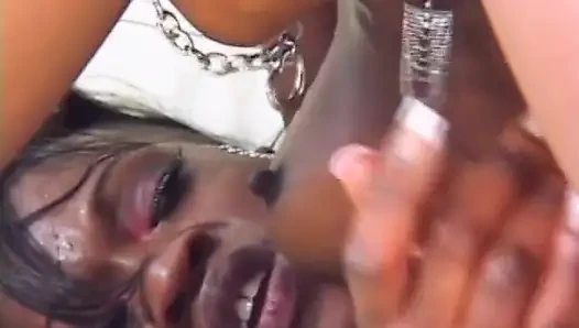 Hitam di atas aksi anal dan oral hitam