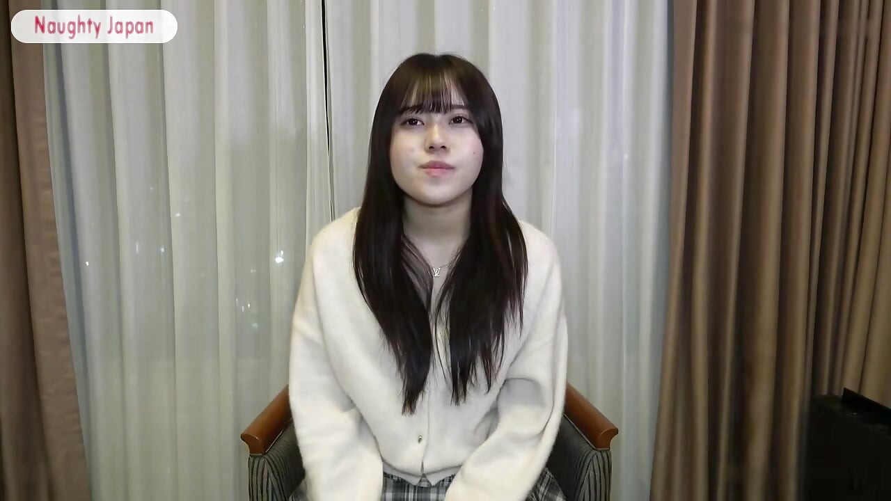 흑발의 고요한 미녀 - 대담한 사적인 면을 숨기는 그녀의 부드러운 모습