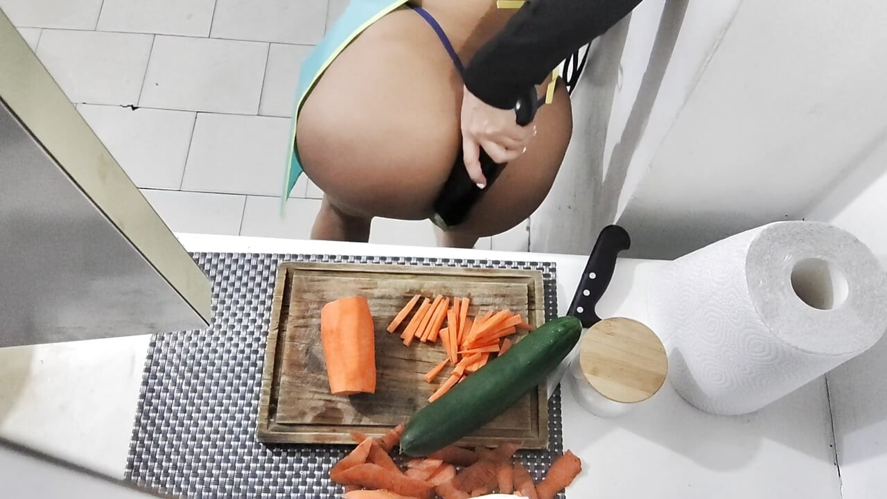 I shove a huge cucumber up my hungry asshole - Fetish