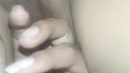 Indisches mädchen masturbations-hilfe