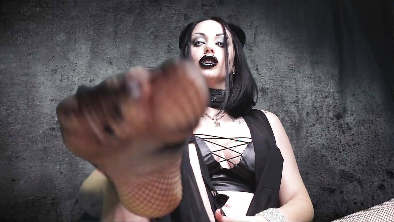 New Sex Toy Turned Into Food! Devour & Executrix!