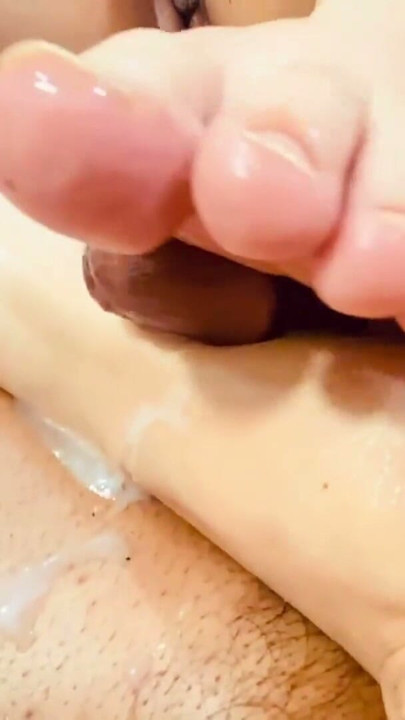 Dont look at my wet pussy, tonight I am going to make you cum on my feet | Clip 1