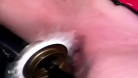 Дама в красном