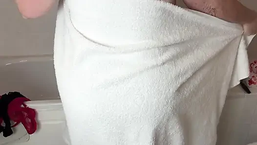 Nach der dusche anziehen sexy rote undies 472