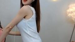 Sexy Chinese girl dancing
