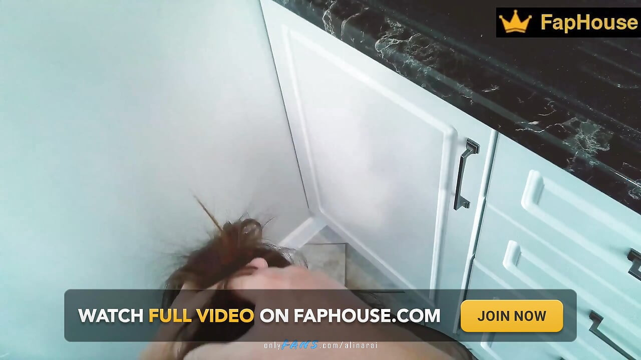 - 이해가 안 돼, 계모, 왜 팬티 없는 거지? - 닥치고 배다른 아들 자지를 더 잘 따먹어