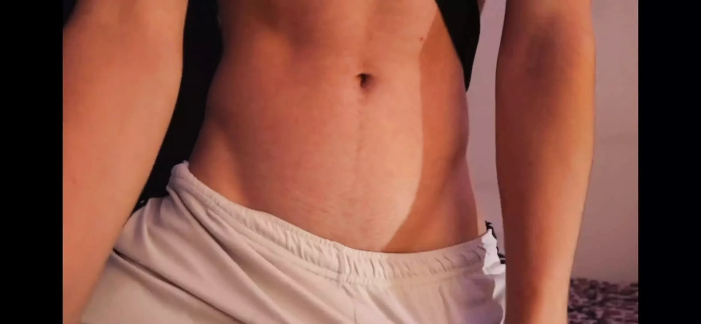 Twink colombiano si masturba in pantaloncini da calcio