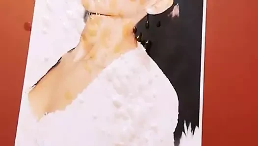 Zendaya boşalıyor