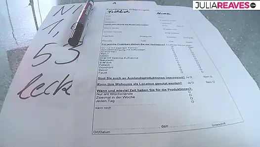 Cewek pirang muda dengan dildo besar