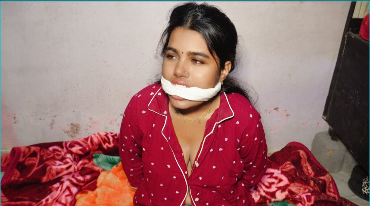 18 sal ki Indian ladki pados ki ladki ko Ghar per Bulaya