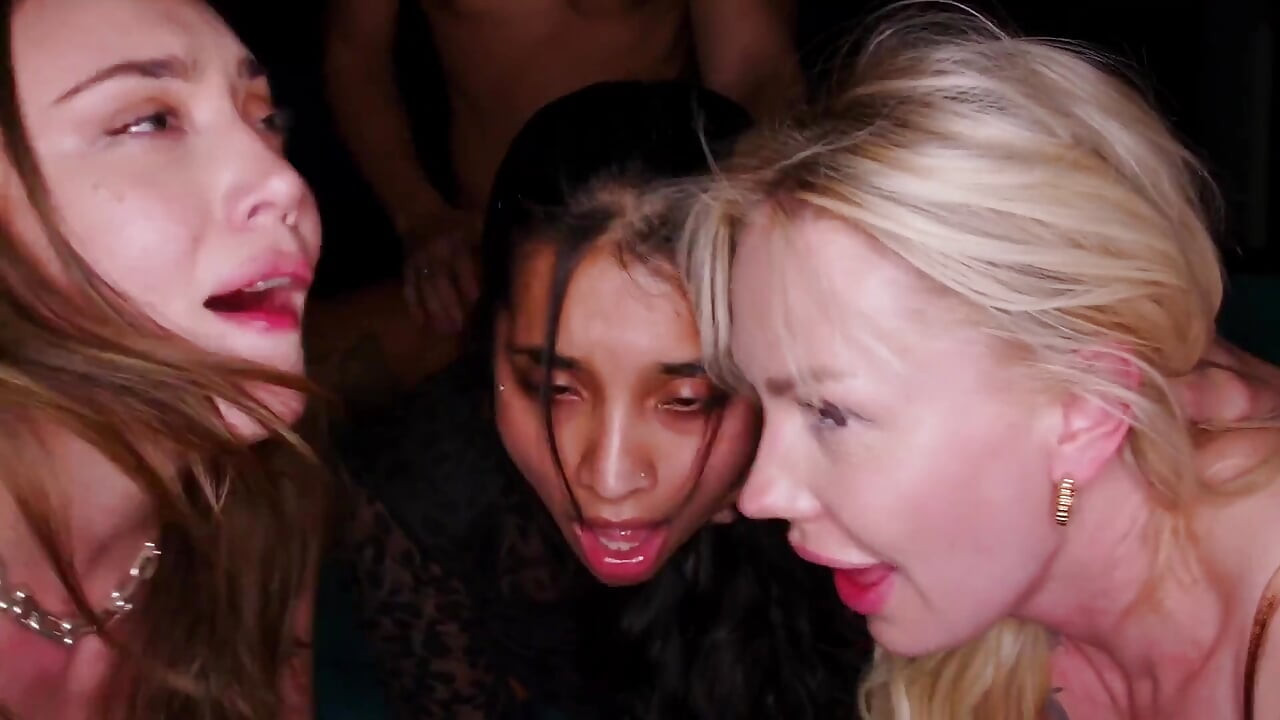 摇摆者! 我们的女人想证明别人的鸡巴是什么味道