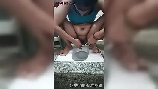 South anty bathroom chudai with old man