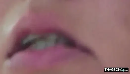Blondes schätzchen gefingert hart bis zum tropfenden nassen orgasmus