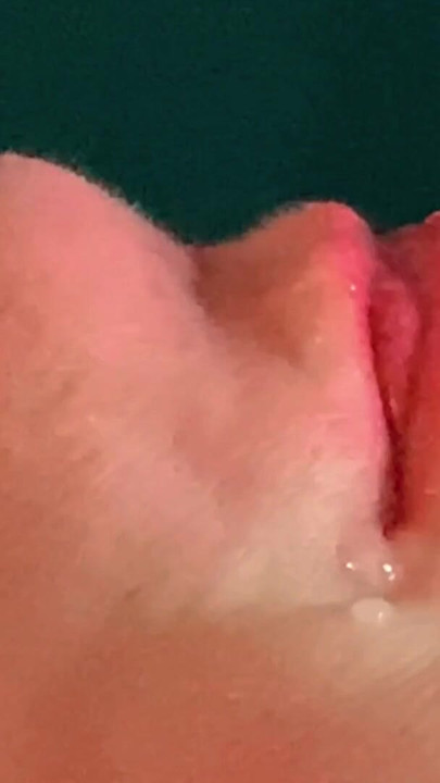 עורלה: היא חוסמת מכמויות עצומות של זרע, יורדת לגרון תקריב | קליפ 1