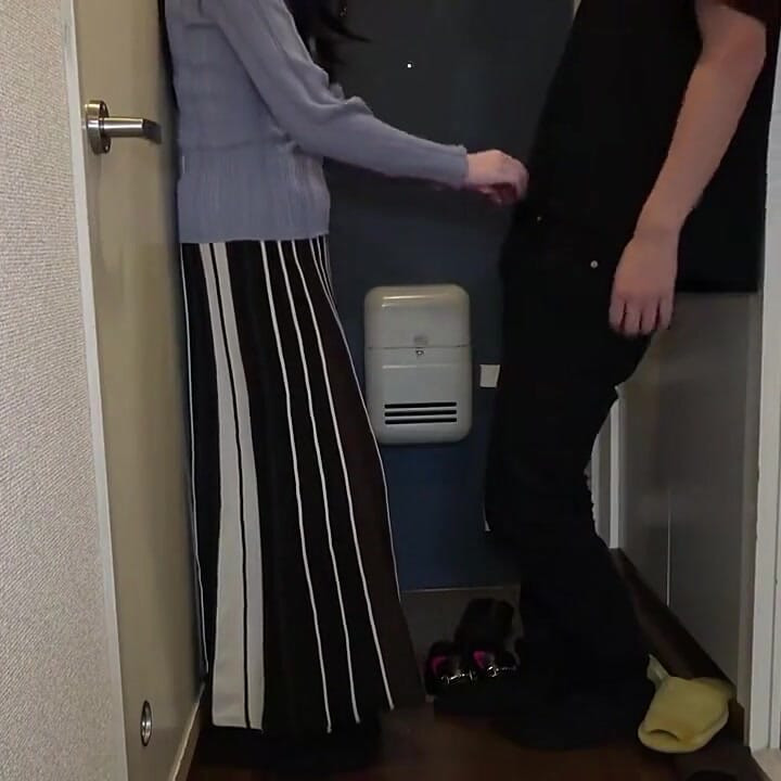 Uncensored Home Visit Revealed. a Familiar Slender Married Beauty During Her Husband’s Absence