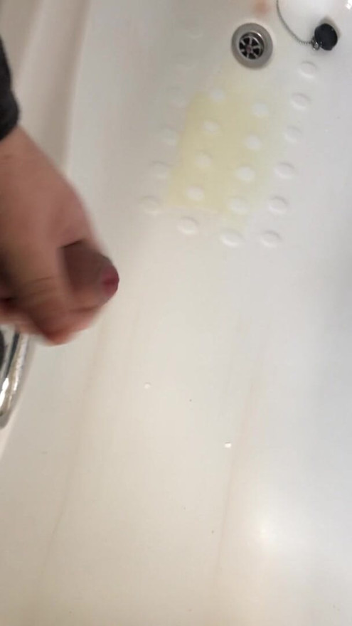 Piss in the bath