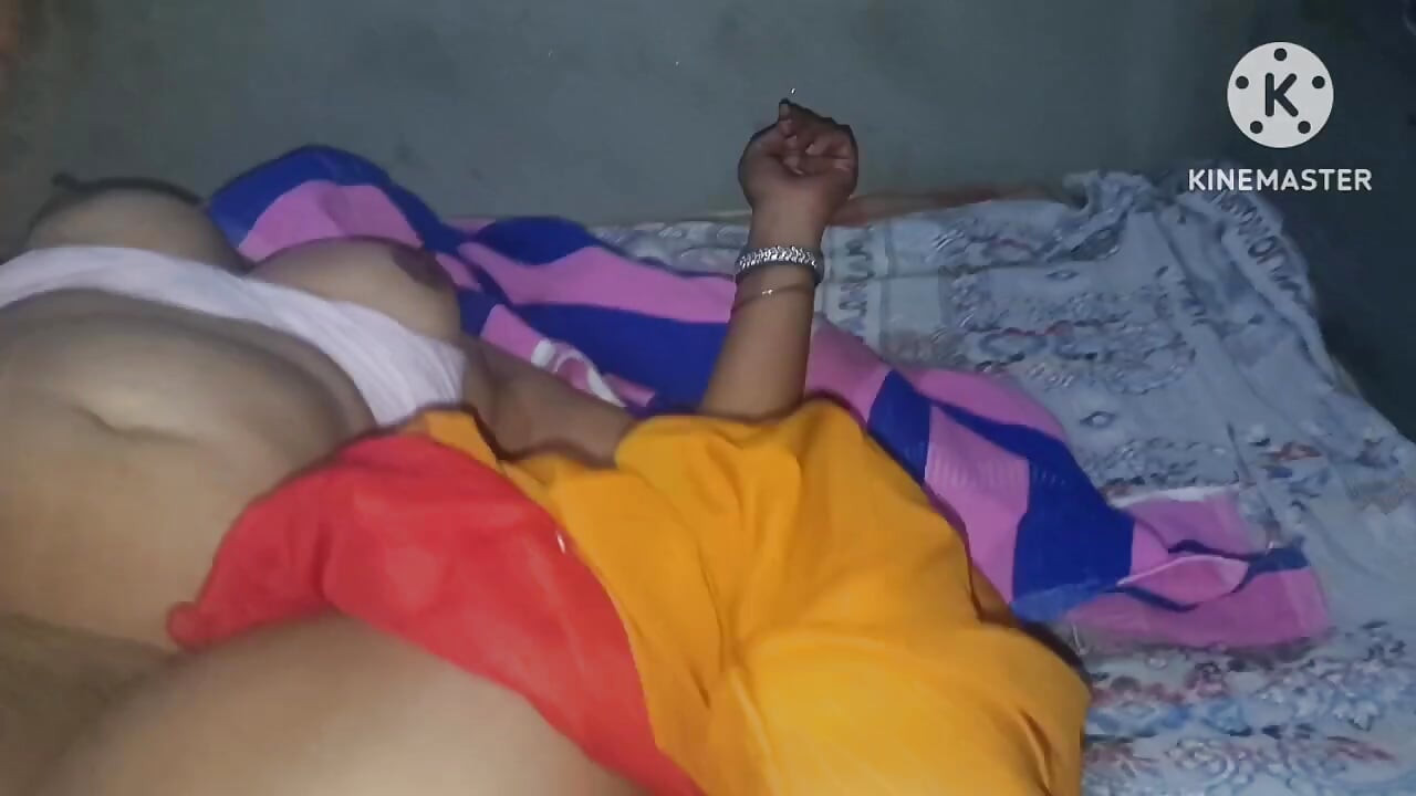 Yeni ateşli ev hanımı tam yüz gösterisiyle sikiliyor