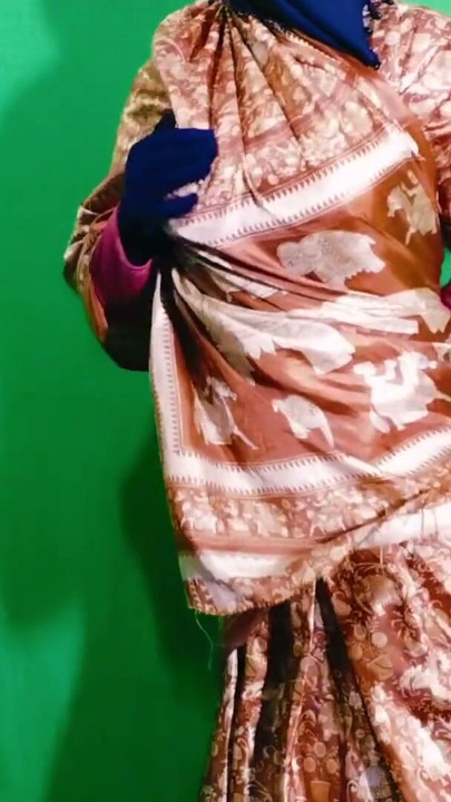 Sex with friend's wife wearing a very beautiful and sexy saree | Clip 1