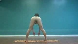 Exposición de gimnasta caliente desnuda