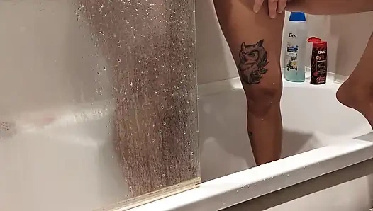 Duşta karşılıklı mastürbasyon