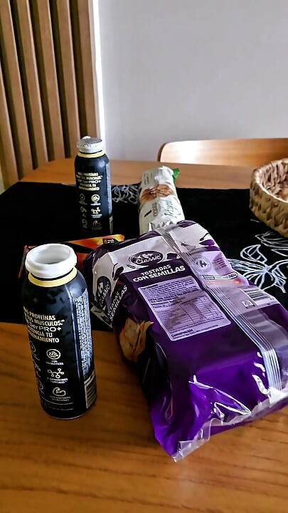 Wir Haben Mit Meinem Mitbewohner Einen Snack Gegessen, Nachdem Wir Pornovideos Gedreht Hatten!