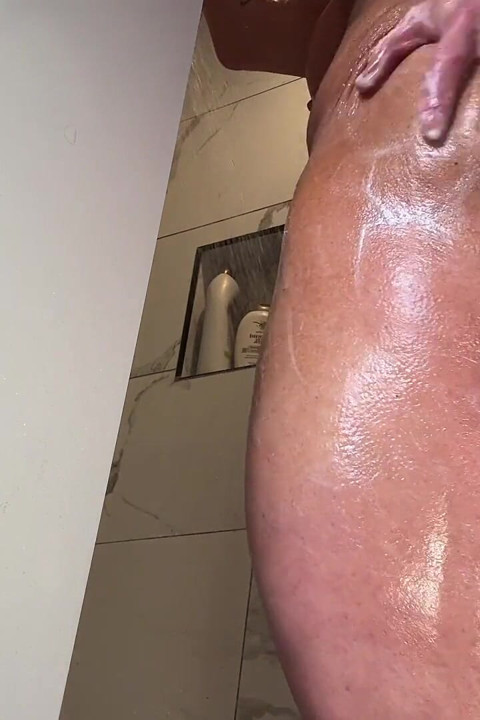 Goddess Kandys Wet Flex & Spread Can You Survive the Shower Muscle Worship?