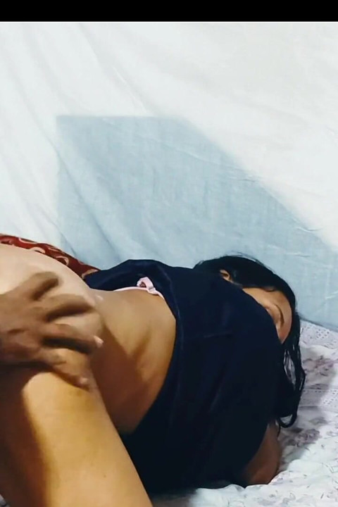 Apani Patani Ki Peheli Bar Massage Karke Gand Me Ungli Dala
