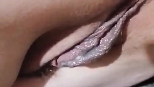 Моя шаловливая сочная киска не может принять так много спермы