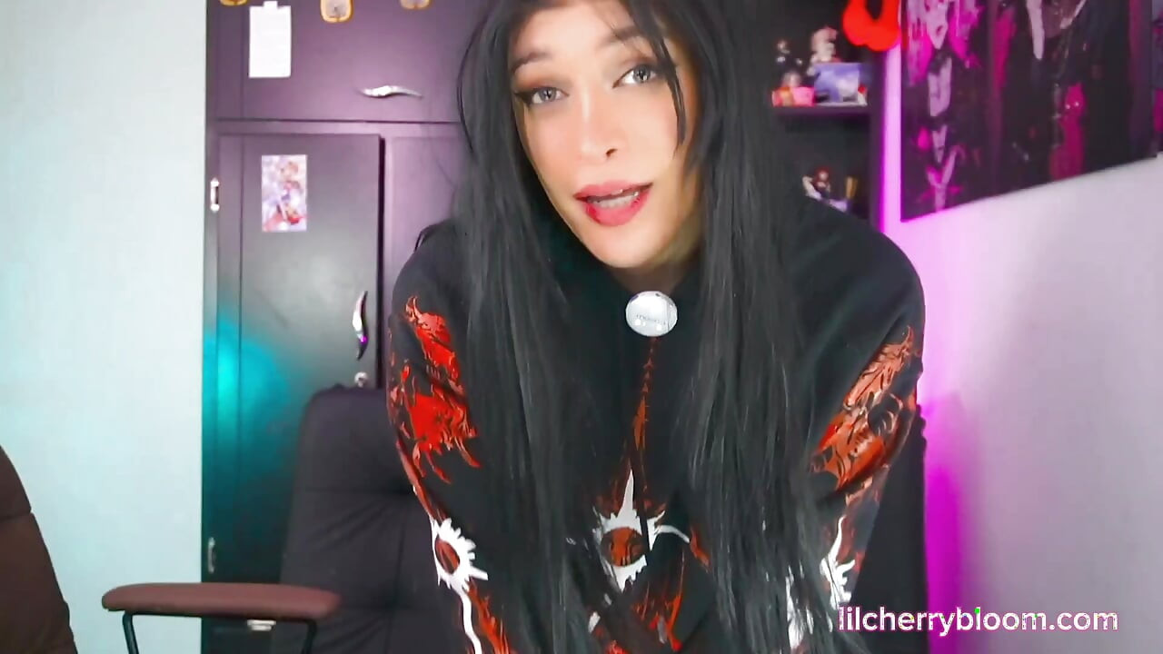 Ο Goth Bff σου είναι Homewrecker και θέλει το πουλί σου