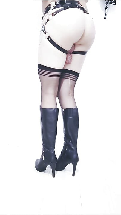 Sexy transvestite in sexy lingerie uniform seeks cock to ride