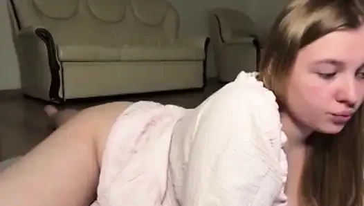 Jucielussie playing with lush into the pussy