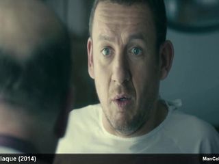 Actor Dany Boon shows off his bare butt